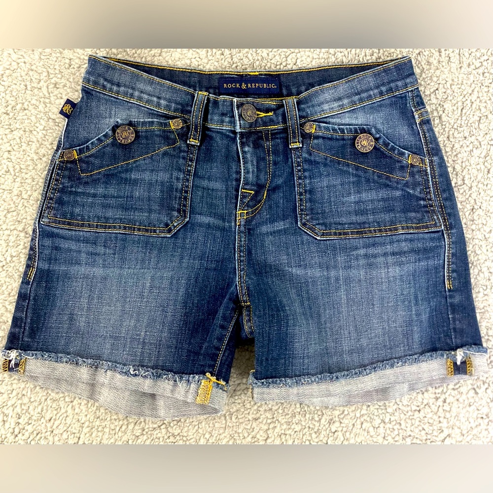 Rock & Republic Medium Wash Raw Hem Cuffed Mid Rise Women’s Jean Shorts Size 8